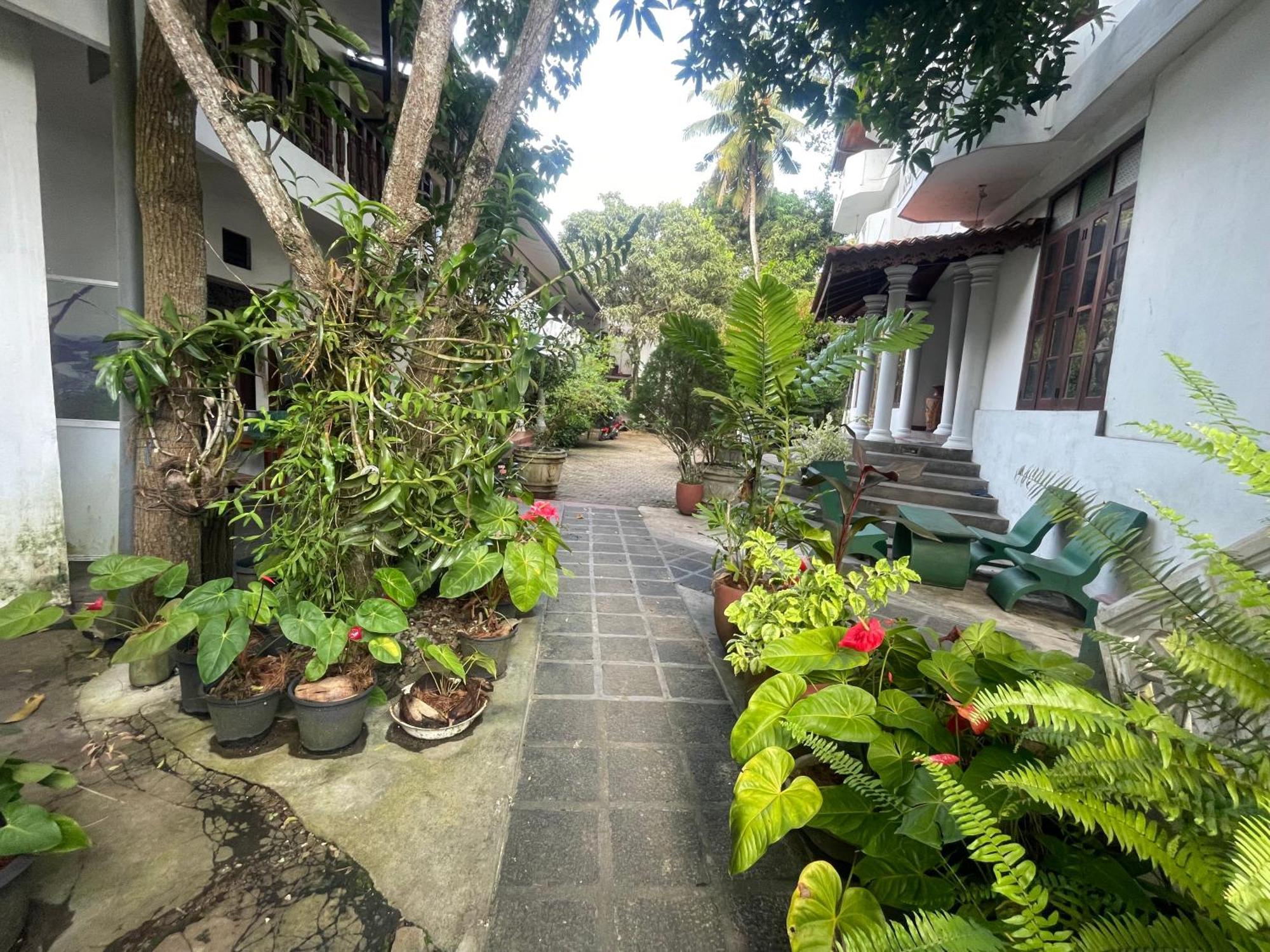 Serendipity Beach Unawatuna Exterior photo